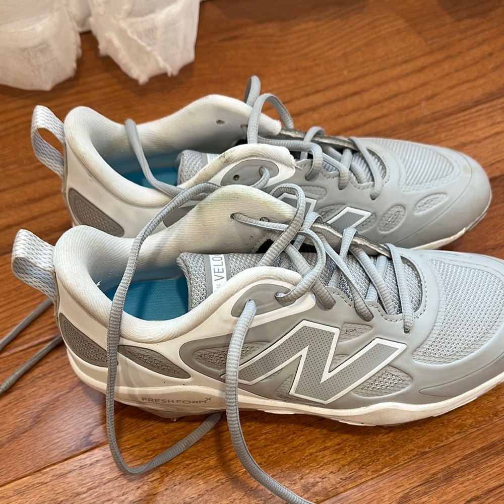 Softball cleats-metal -New Balance Gray
